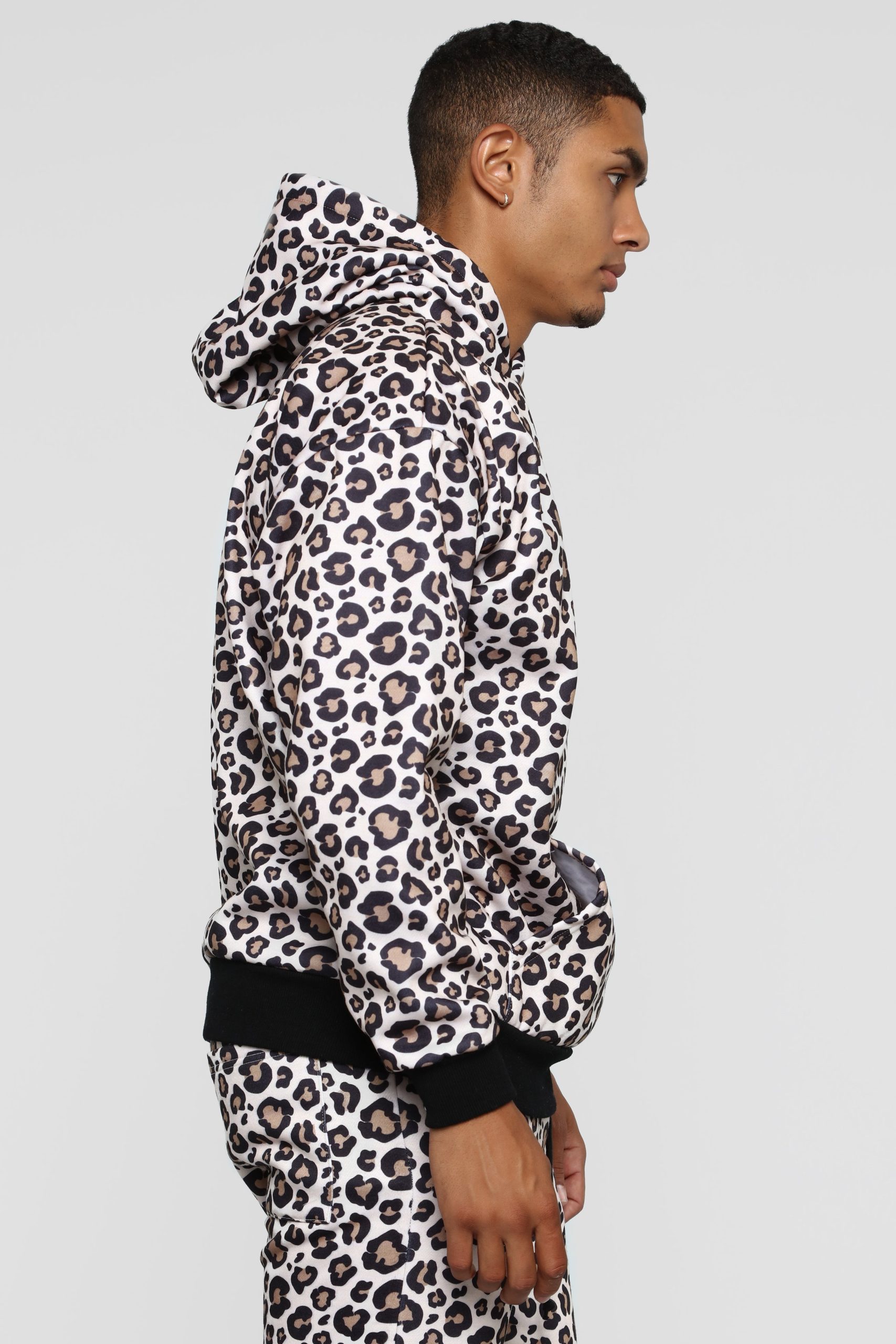 09-24-18_Studio_3_14-51-13_18100947_Leopard_5425_AJ.jpg