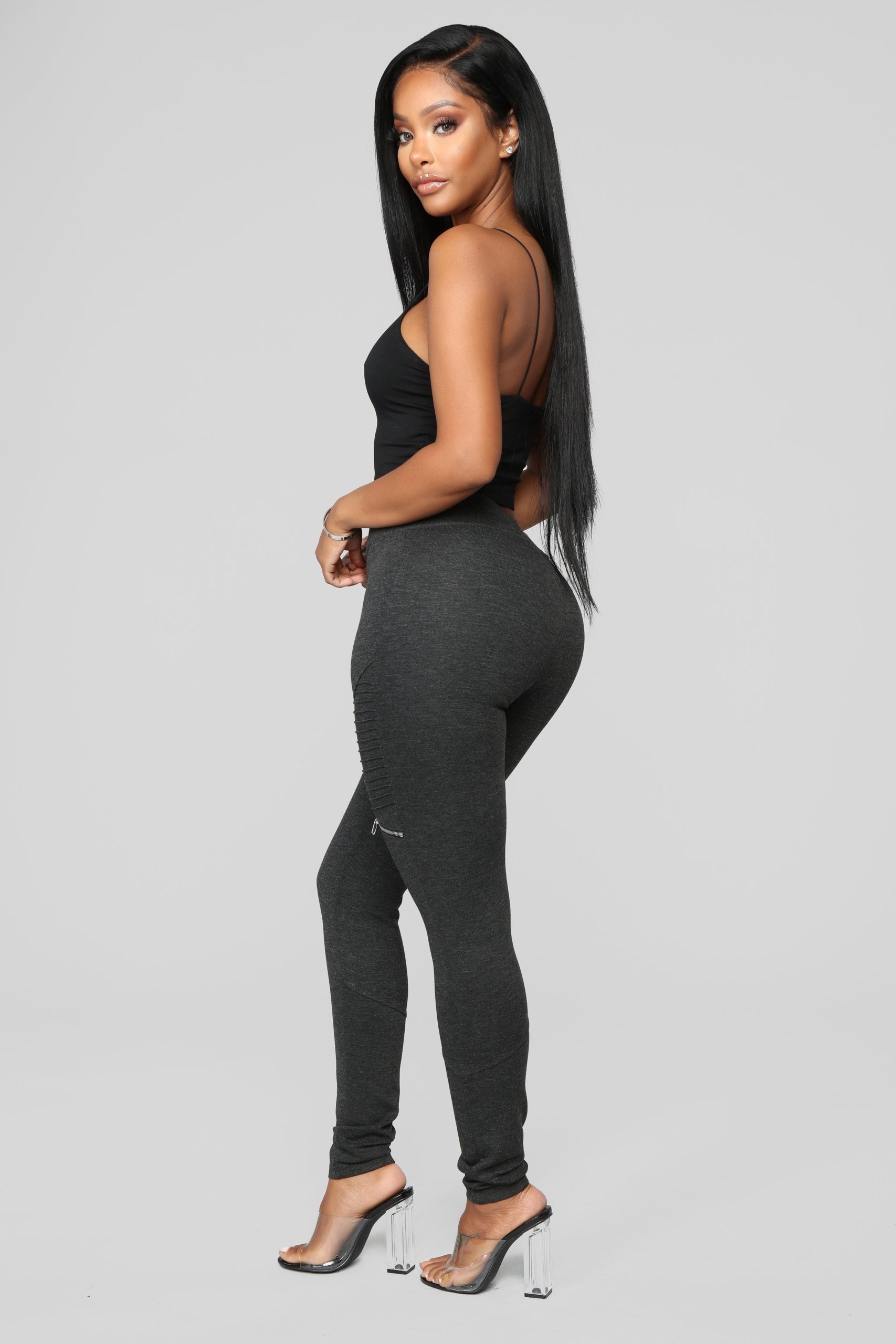 10-31-18_Studio_2_11-03-37_V18876Z_Grey0423_AG.jpg