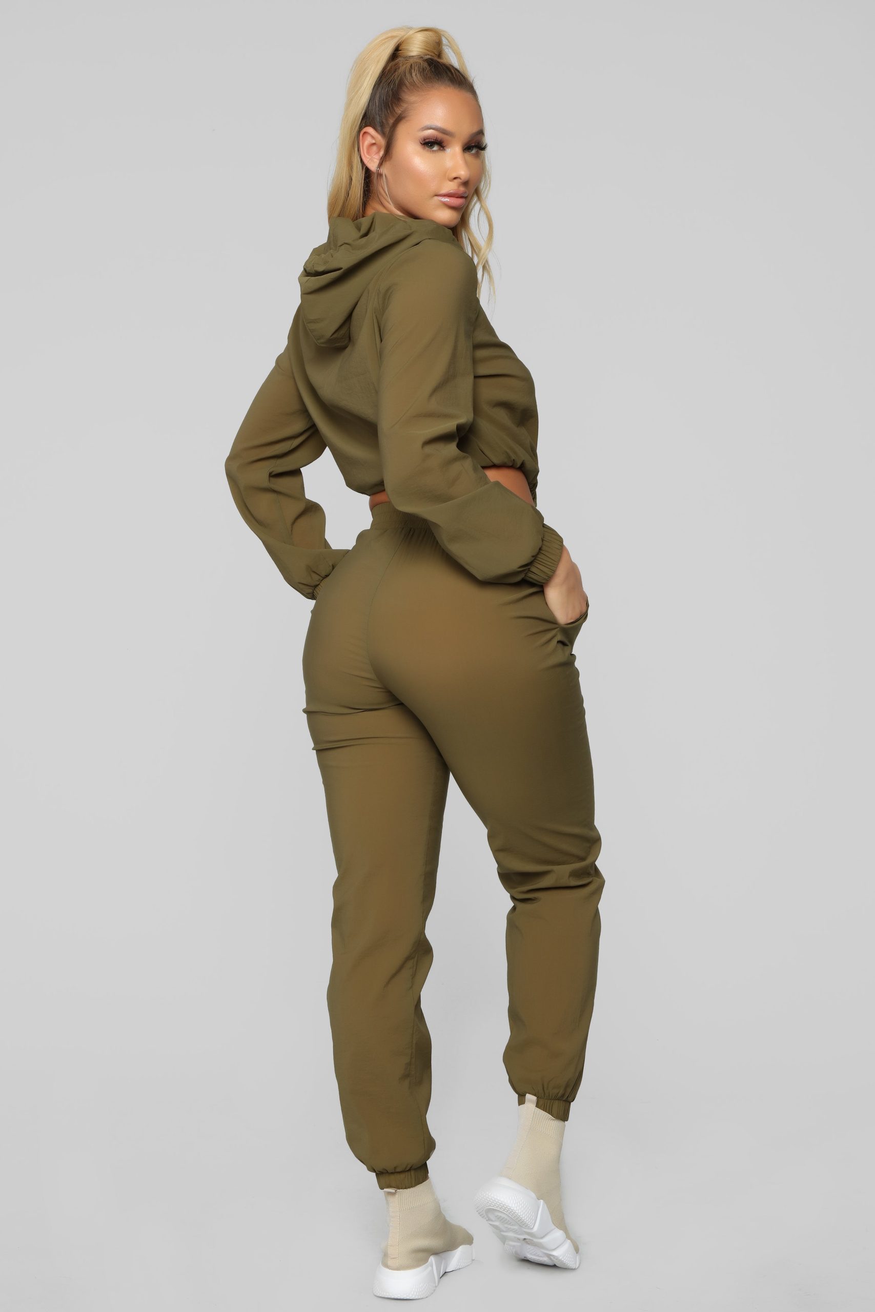 11-21-18_Studio_1_B_15-02-54_JAP1127_Olive_0610_AJ.jpg