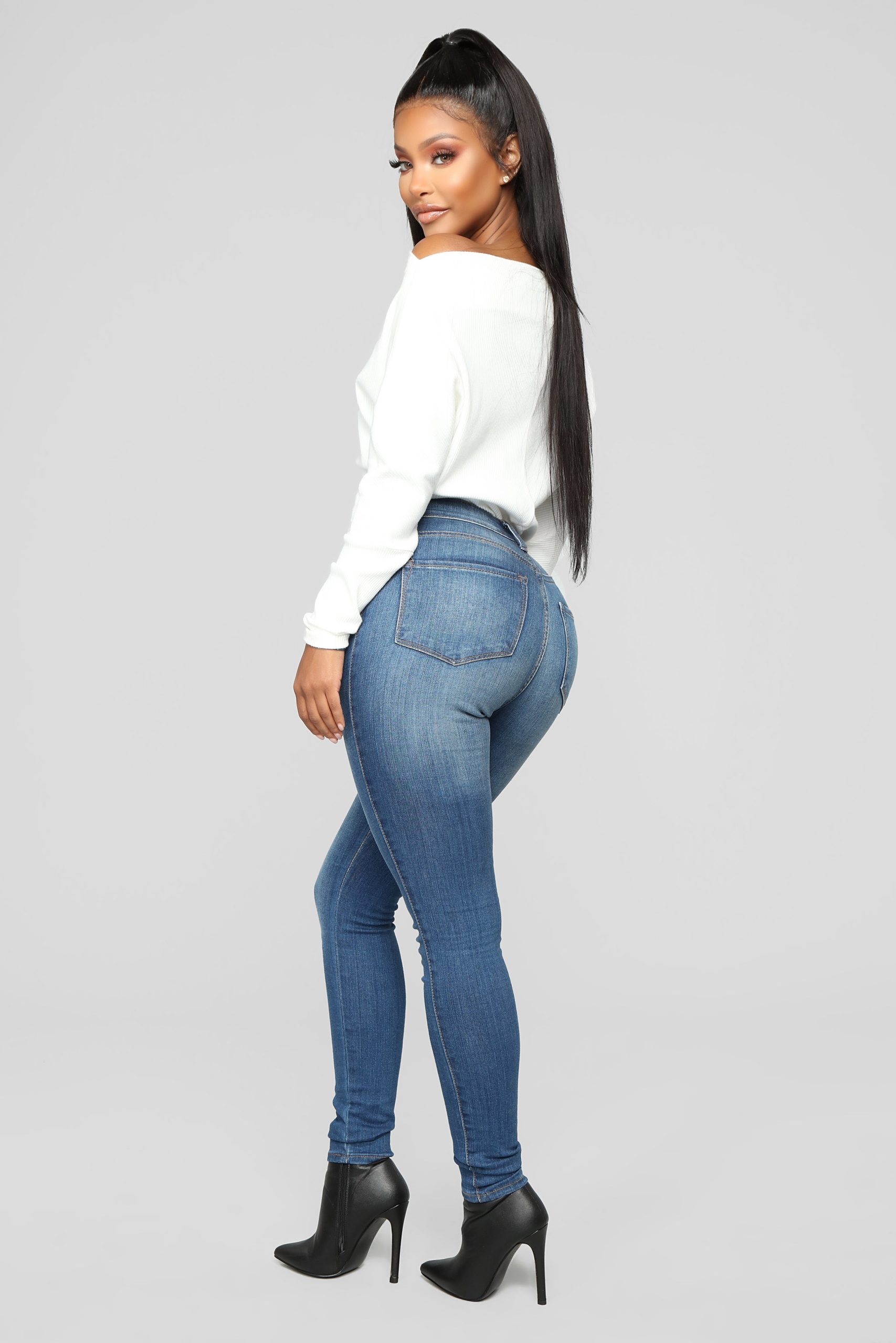 11-23-18_Studio_2_10-48-19_T16740_Ivory_0451_AB.jpg